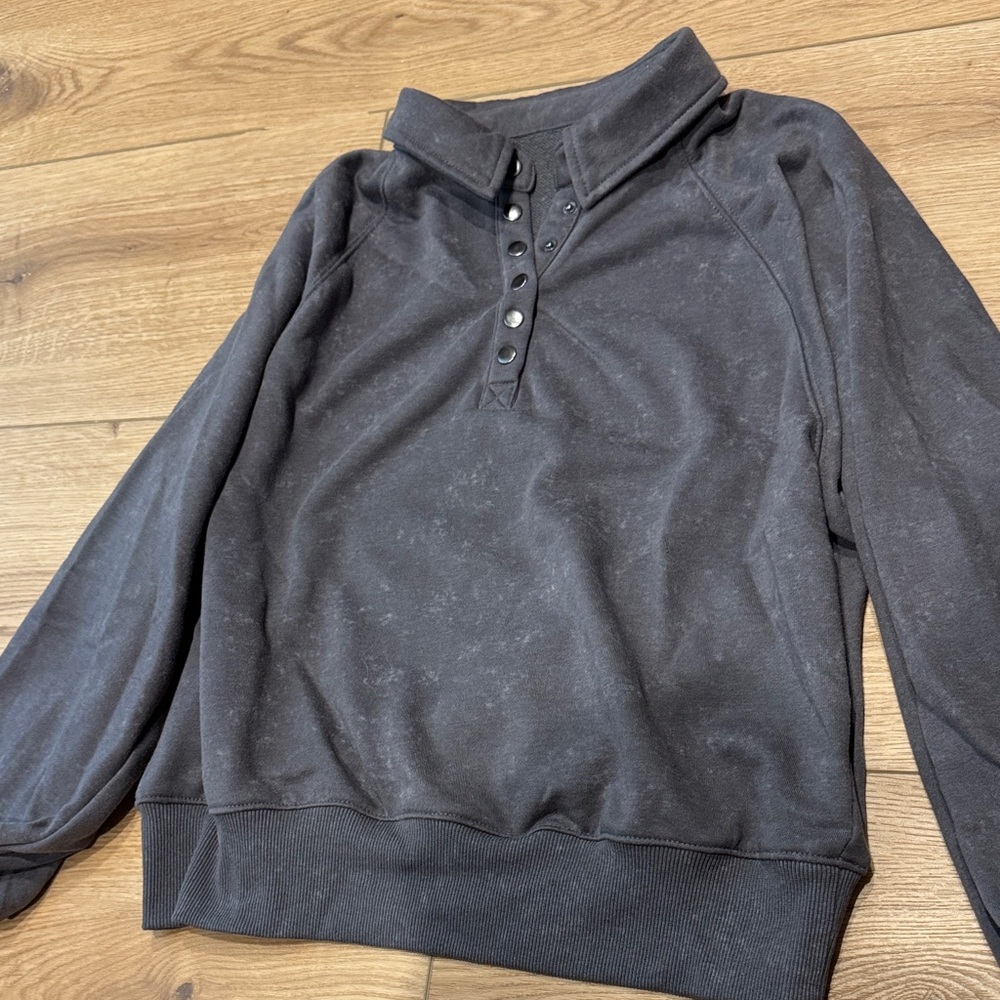 Women’s Distressed Gray Pullover